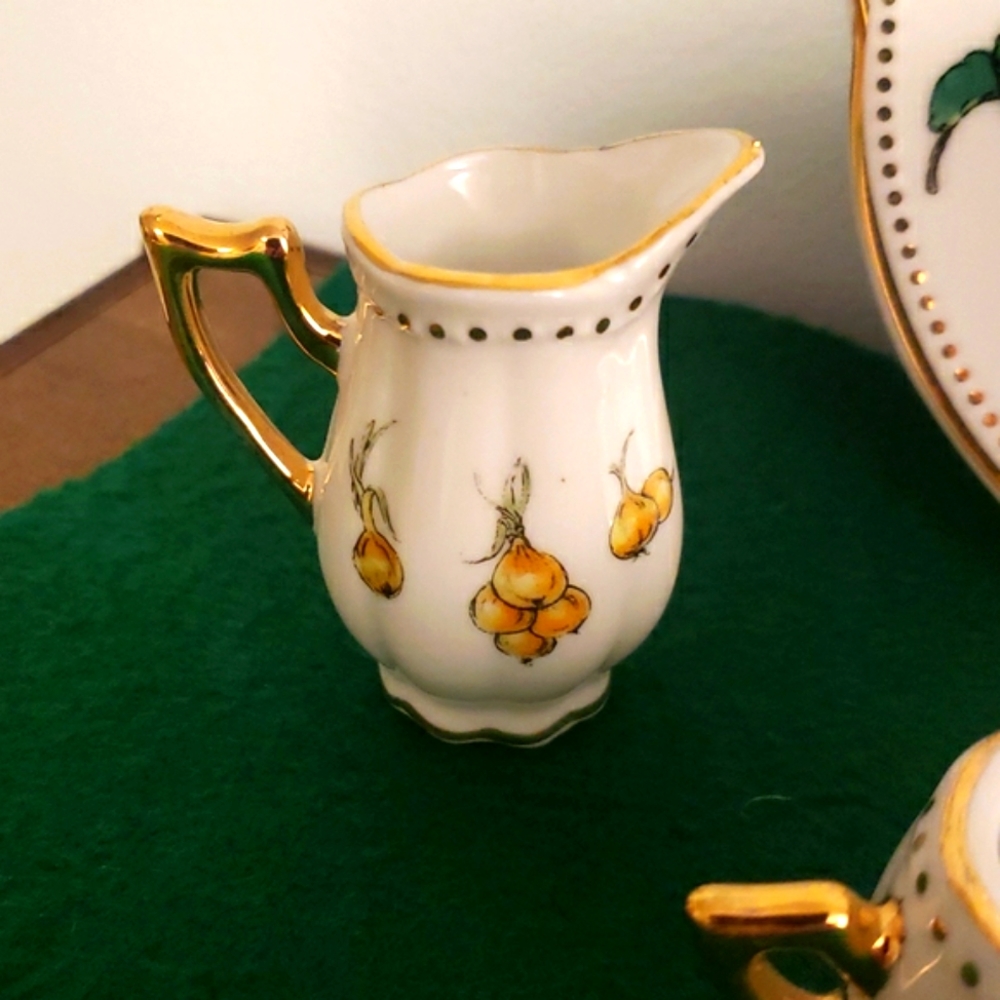RARE Collectible Beatrix Potter Peter rabbit Tea Set - Picture 8 of 12